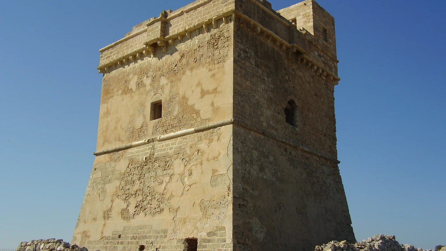 Porto Cesareo, verso Torre Squillace: perché la torre del 1570 è chiamata “Li Scianuri”